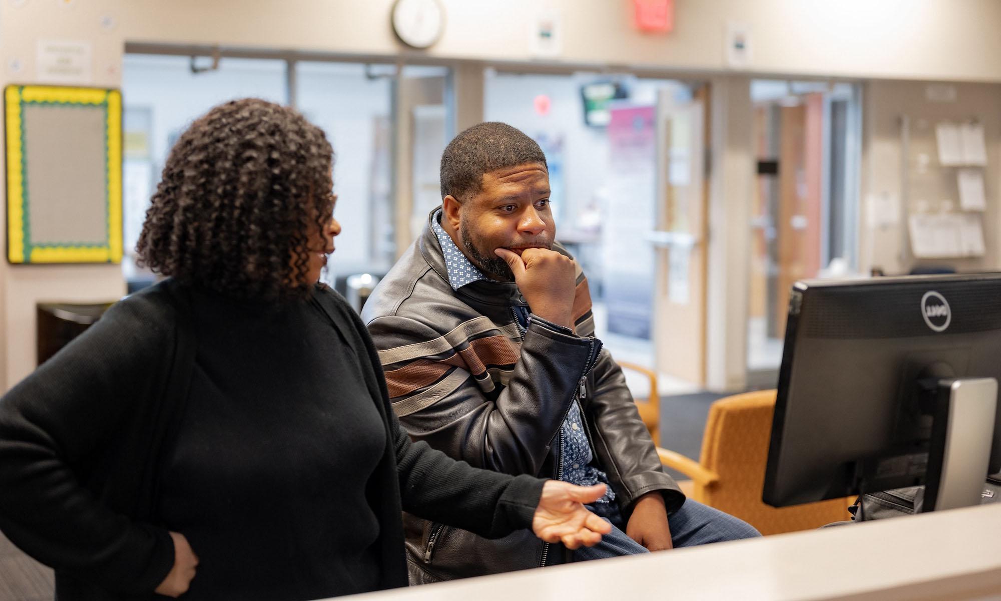 student meeting with an advisor